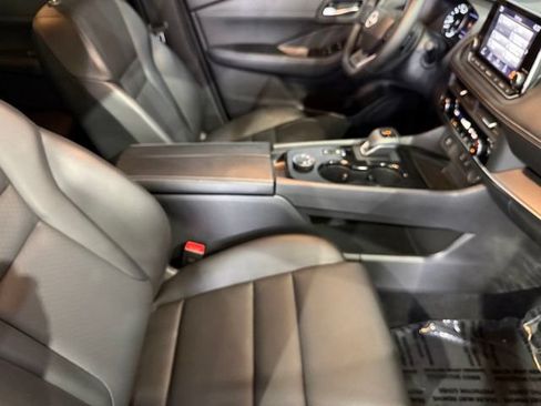 Certified 2025 Nissan Rogue SV w/ SV Premium Package AWD/4WD image 31