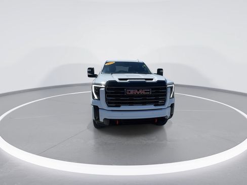 Used 2025 GMC Sierra 2500 AT4 AWD/4WD image 4