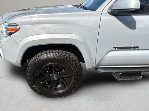 Used 2021 Toyota Tacoma SR5 AWD/4WD image 32
