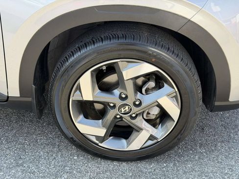 Certified 2024 Hyundai Venue SEL FWD image 8