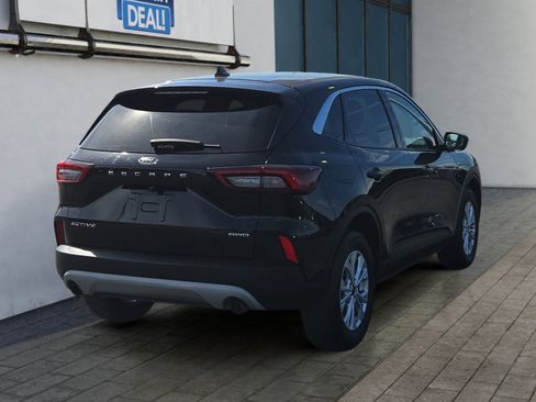 Used 2023 Ford Escape Active AWD/4WD image 3