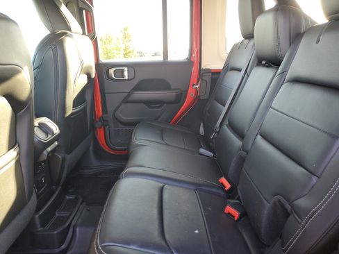 Used 2019 Jeep Wrangler Unlimited Sahara image 9