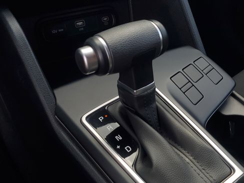 Used 2025 Kia Sportage LX image 9