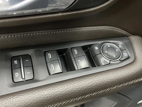 Used 2023 GMC Yukon XL Denali image 31