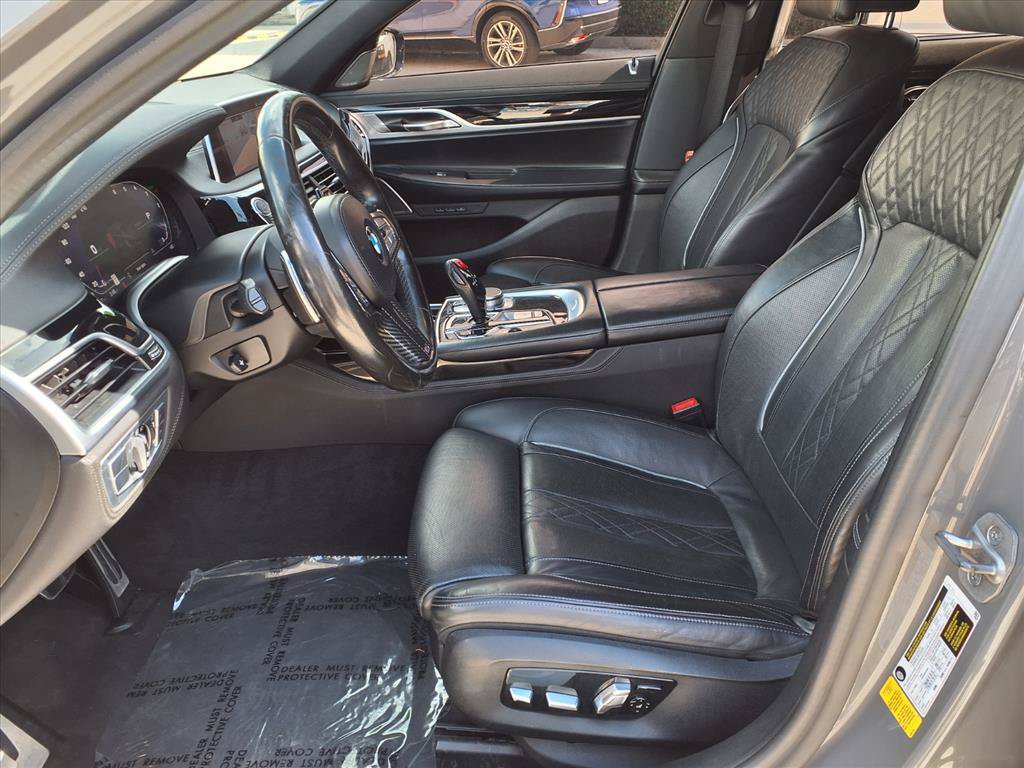 Used 2022 BMW 740i w/ M Sport Package RWD image 19