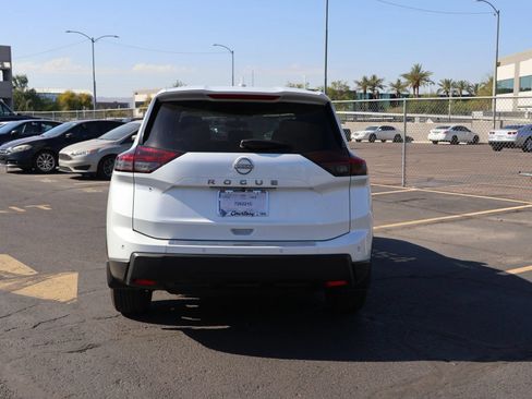 Used 2026 Nissan Rogue SV FWD image 5