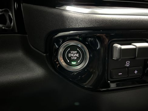 New 2026 GMC Sierra 1500 SLT image 15