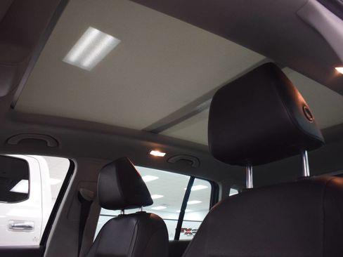 Used 2016 Volkswagen Tiguan SE image 27