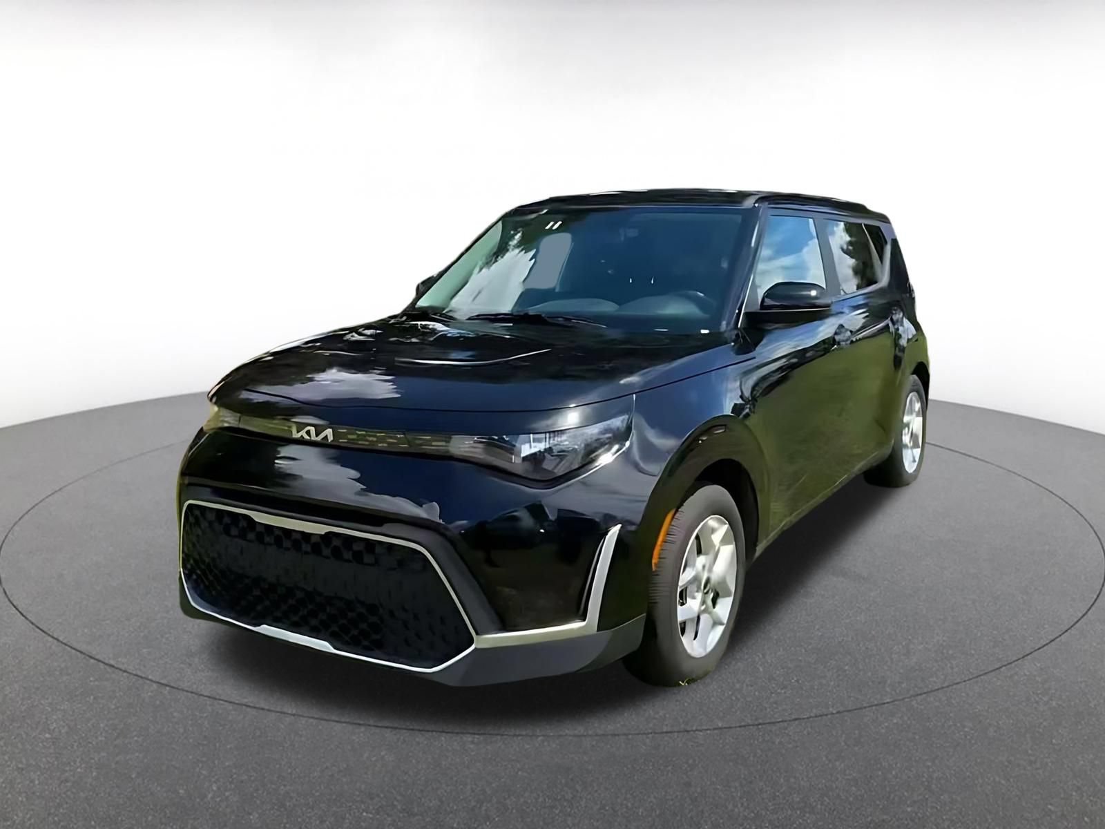 Used 2025 Kia Soul LX w/ LX Technology Package FWD image 6