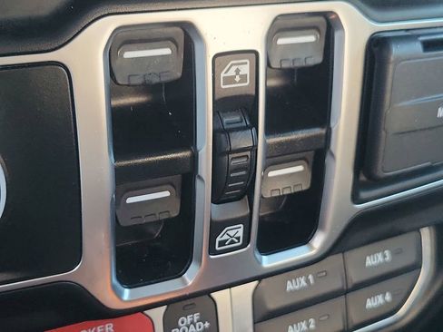 Used 2024 Jeep Gladiator Mojave image 30