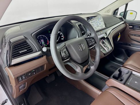 New 2026 Honda Odyssey Touring image 8