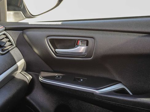 Used 2015 Toyota Camry SE image 21