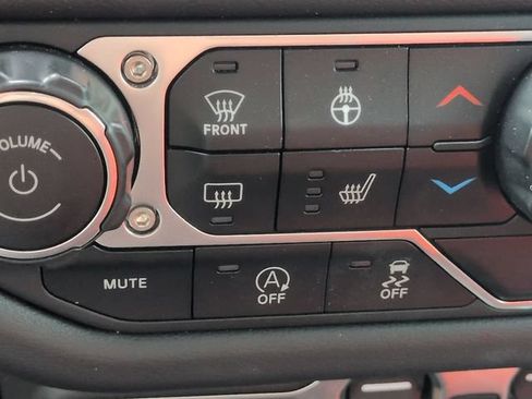 Used 2024 Jeep Gladiator Mojave w/ Technology Group AWD/4WD image 22