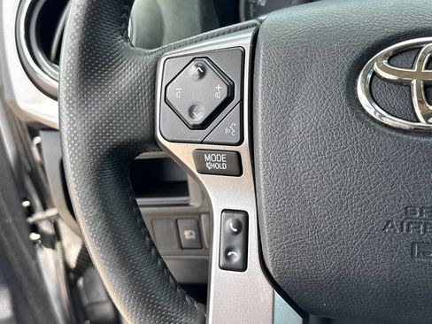 Used 2018 Toyota Tacoma SR5 RWD image 15