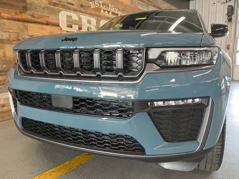 New 2026 Jeep Grand Cherokee L Limited AWD/4WD image 10