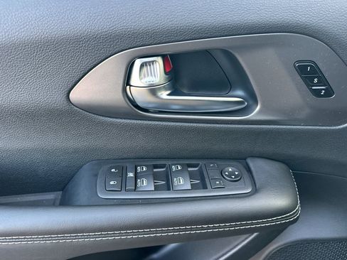 New 2026 Chrysler Pacifica Select image 8