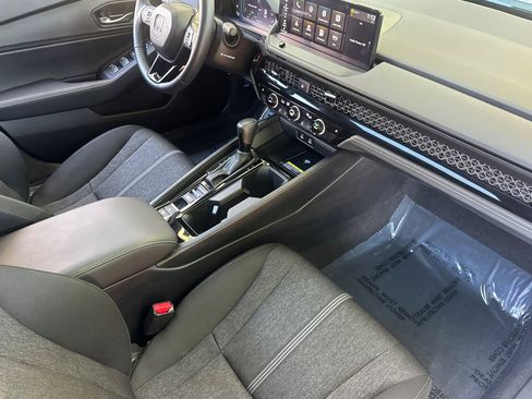 Used 2025 Honda Accord Sport image 32