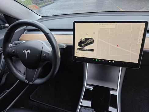 Used 2018 Tesla Model 3 Long Range image 10