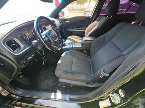 Used 2020 Dodge Charger SXT RWD image 11