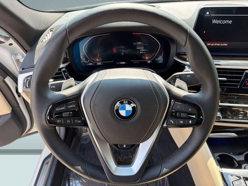 Used 2023 BMW 530i w/ Premium Package RWD image 9