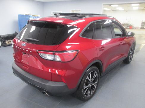 Certified 2021 Ford Escape SE w/ SE Sport Appearance Package image 5