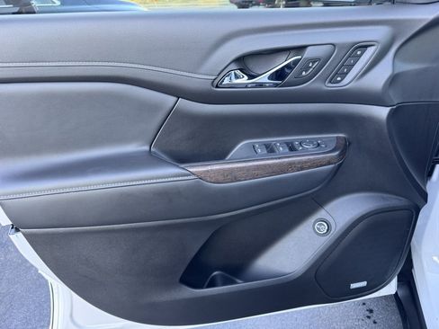 Used 2022 GMC Acadia Denali w/ Denali Technology Package image 22