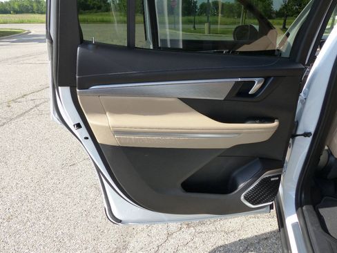 Used 2025 Buick Enclave Preferred FWD image 42
