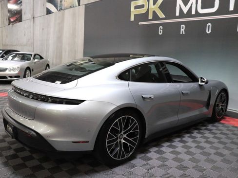 Used 2020 Porsche Taycan 4S image 10