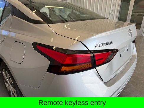 Used 2024 Nissan Altima 2.5 S FWD image 4