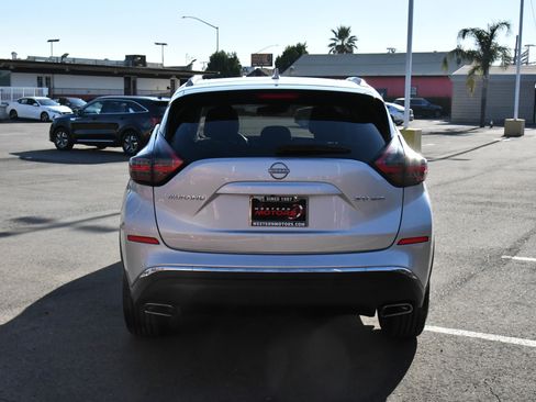 Used 2023 Nissan Murano SV image 7