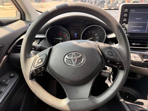 Used 2020 Toyota C-HR LE FWD image 14