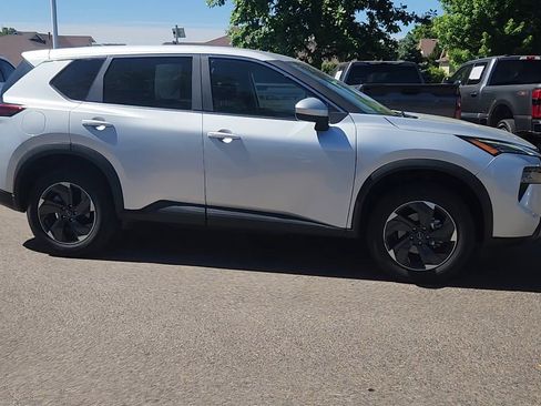 Used 2025 Nissan Rogue SV AWD/4WD image 5