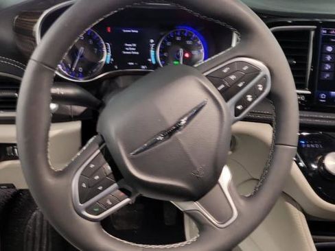 Used 2024 Chrysler Pacifica Limited FWD image 10