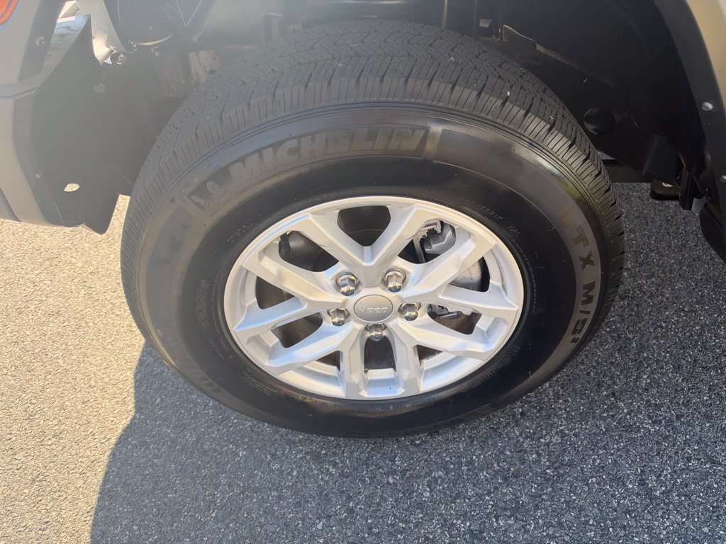 Certified 2023 Jeep Wrangler Sport AWD/4WD image 13