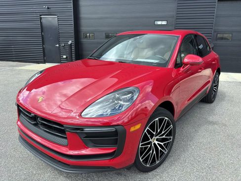 Certified 2026 Porsche Macan AWD/4WD image 6