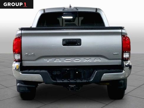 Certified 2021 Toyota Tacoma SR5 AWD/4WD image 5