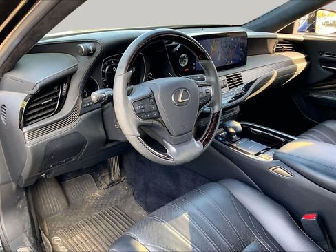 Certified 2022 Lexus LS 500 AWD w/ Interior Upgrade Package image 17