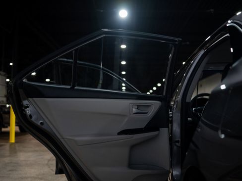 Used 2017 Toyota Camry SE image 24