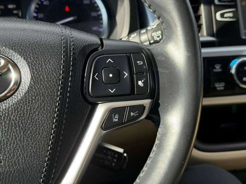 Used 2018 Toyota Highlander XLE image 15