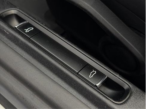 Used 2019 Porsche 718 Boxster image 24