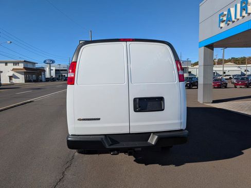 New 2025 Chevrolet Express 3500 image 4