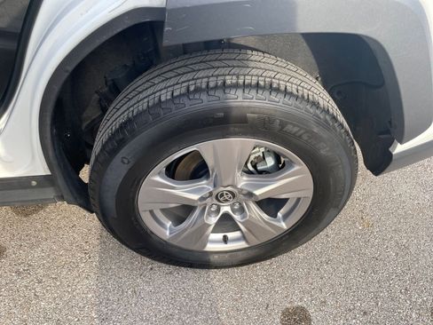 Used 2025 Toyota RAV4 XLE image 28