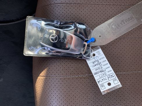 Used 2017 Mercedes-Benz E 300 4MATIC image 37