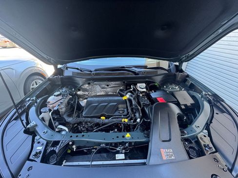 Used 2025 Chevrolet Trax LT w/ LT Convenience Package image 32