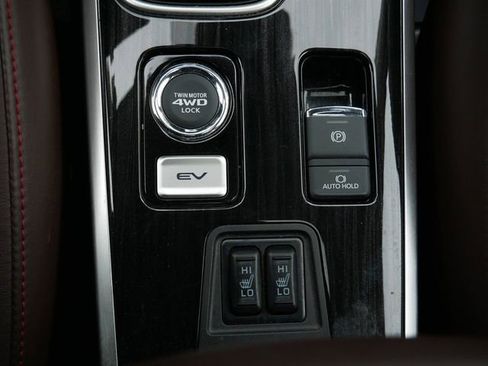 Used 2018 Mitsubishi Outlander GT AWD/4WD image 23
