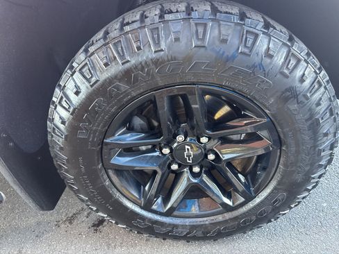 Used 2022 Chevrolet Silverado 1500 LT Trail Boss w/ Convenience Package II image 12