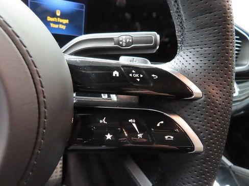 Used 2025 Mercedes-Benz GLS 450 4MATIC image 50