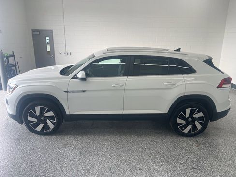 New 2026 Volkswagen Atlas Cross Sport SE AWD/4WD image 2
