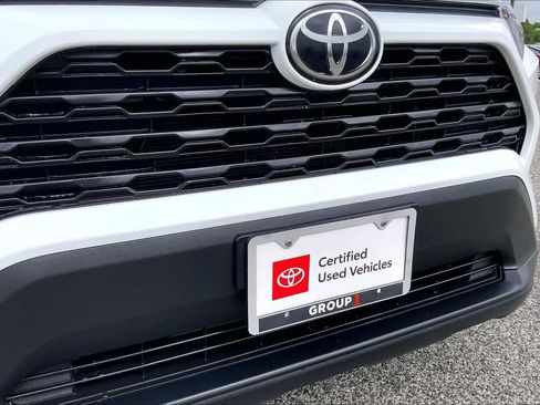 Used 2022 Toyota RAV4 LE image 29