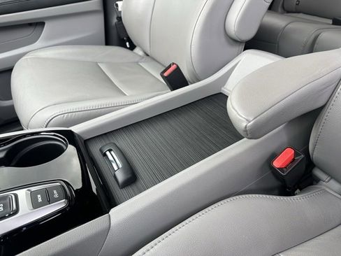 Used 2022 Honda Pilot Touring image 12